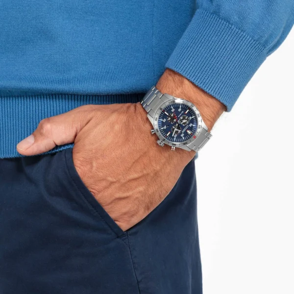 Citizen Sports Eco-Drive AT2520-89L - diseño moderno con correa de acero inoxidable y cronógrafo de alta precisión.