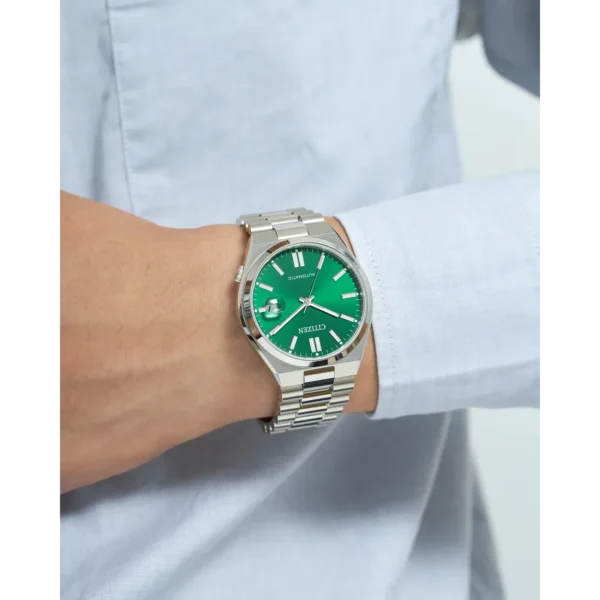 Reloj Citizen TSUYOSA con caja de acero inoxidable y diseño deportivo moderno
