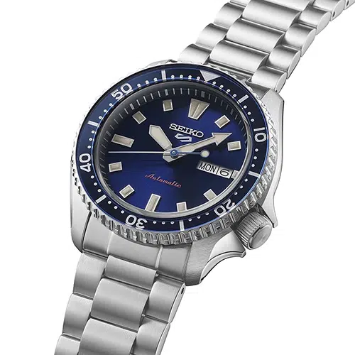 Seiko 5 Sports SRPL83K1 automático con esfera azul sunburst y bisel brillante