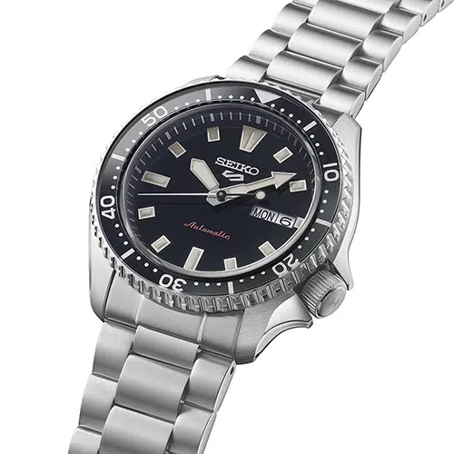 Seiko 5 Sports SRPL85K1 automático con esfera negra sunburst y bisel brillante