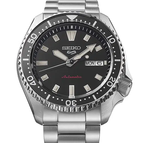 Seiko 5 Sports SRPL85K1 automático con esfera negra sunburst y bisel brillante